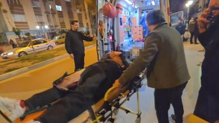 KÜTAHYA'DA İKİ GENÇ BIÇAKLI SALDIRIDA YARALANDI
