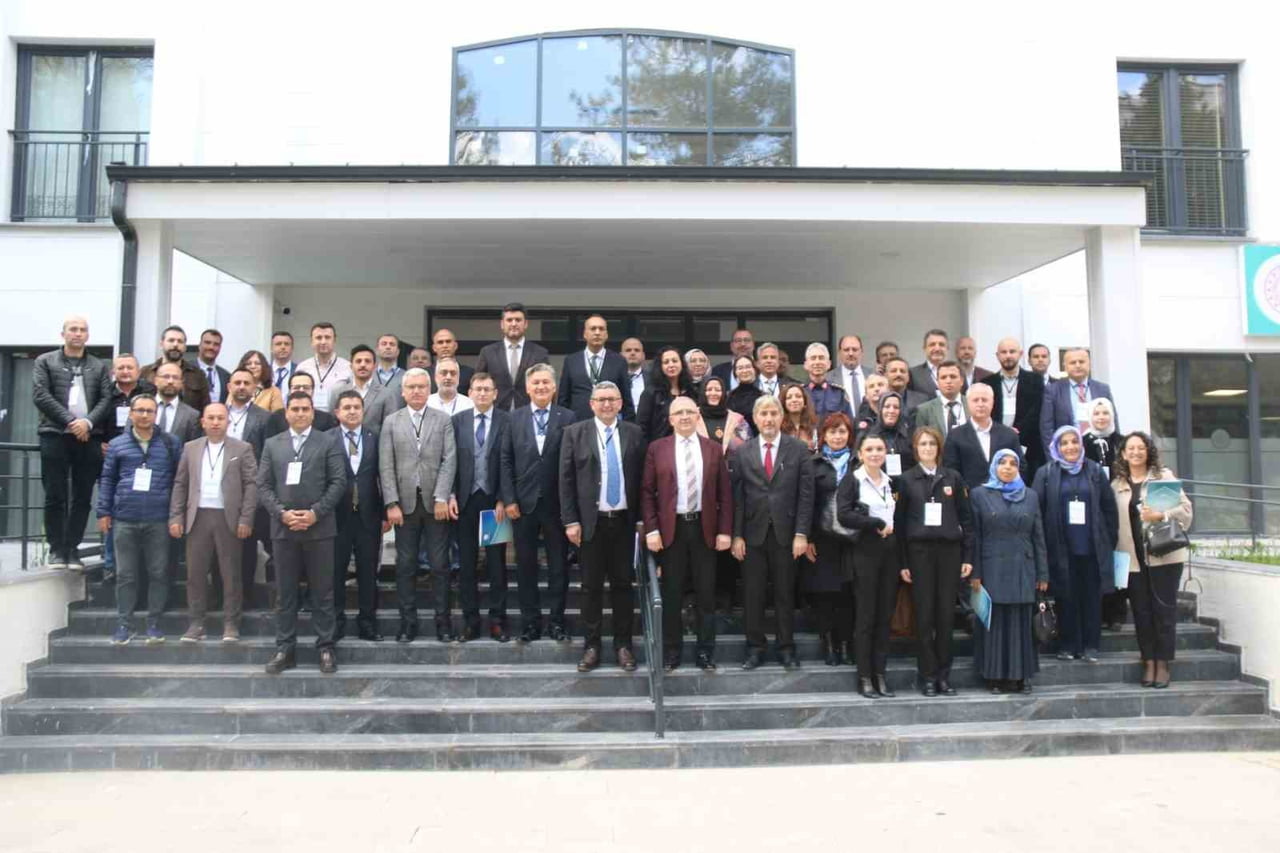 KÜTAHYA'DA OKULLARDA GÜVENLİK İÇİN KAPSAMLI BİR ÇALIŞTAY DÜZENLENDİ