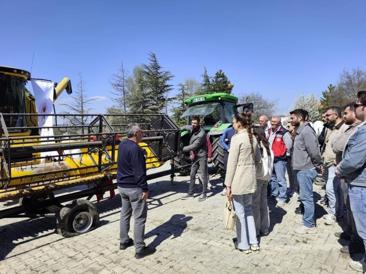 KÜTAHYA'DA ZİRAAT MÜHENDİSLERİNE "BİÇERDÖVER KONTROLÖRÜ YETİŞTİRME" KURSU