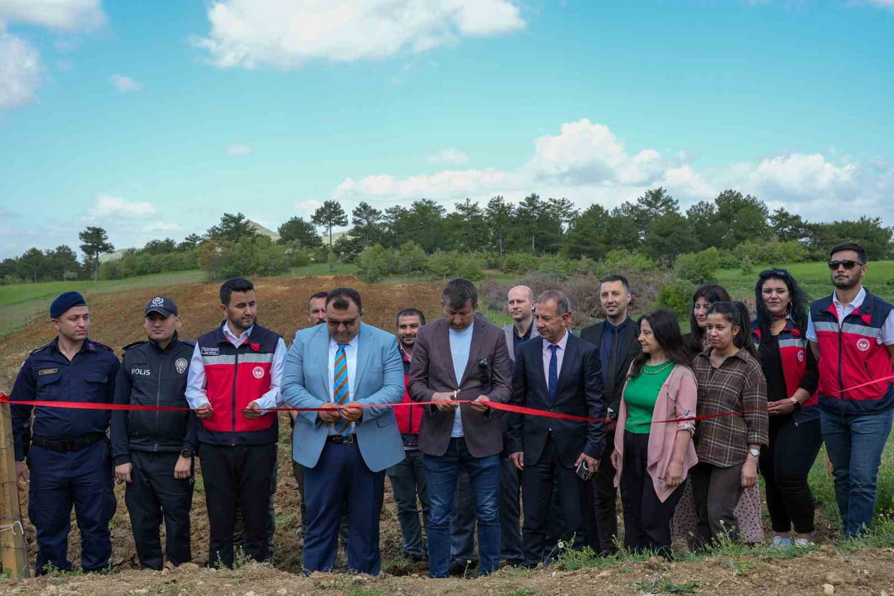 KÜTAHYA'NIN PAZARLAR İLÇESİNDE, BÖLGENİN ÖNEMLİ TARIMSAL DEĞERLERİ ARASINDA YER ALAN TESCİLLİ...