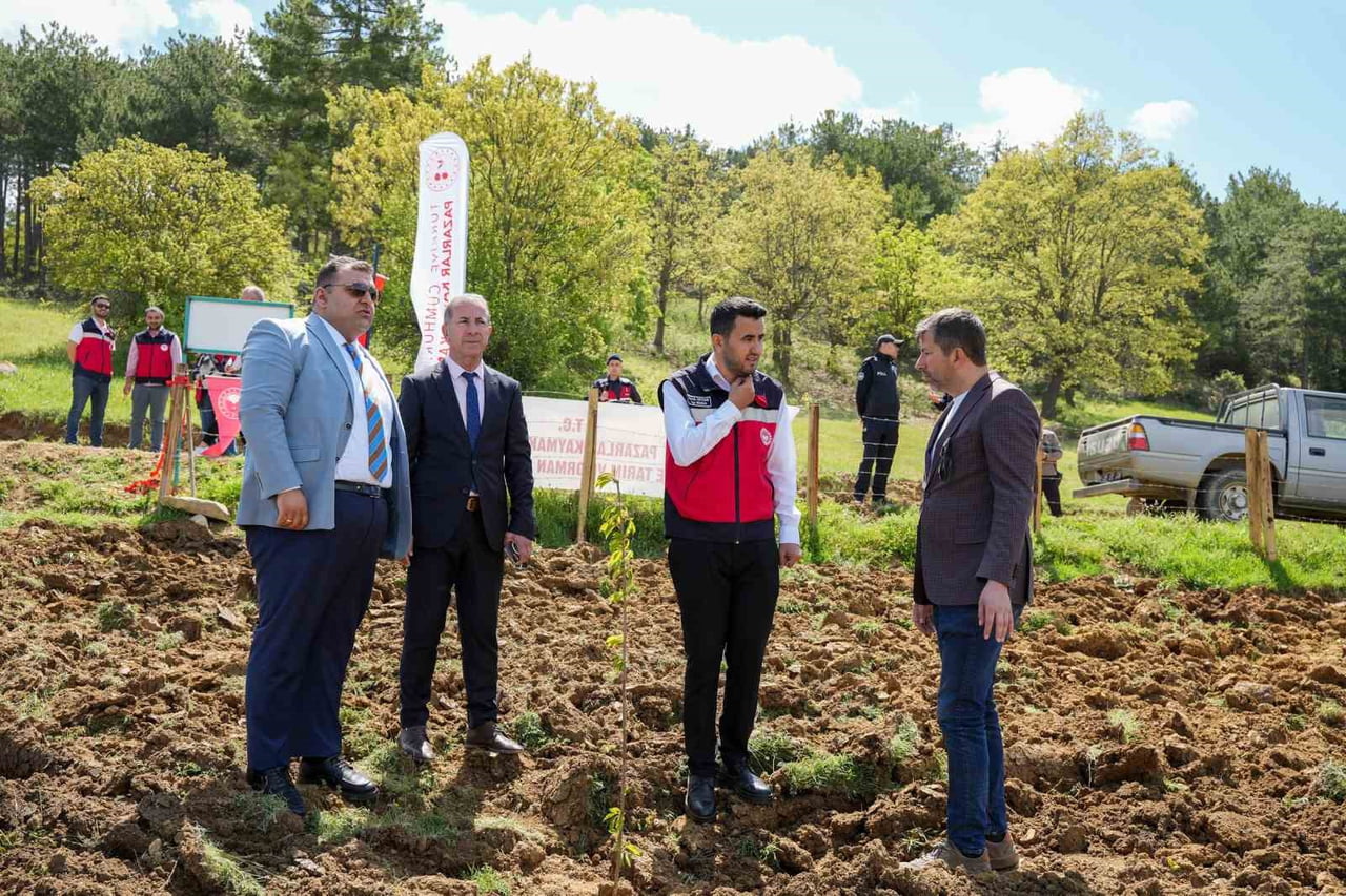 KÜTAHYA'NIN PAZARLAR İLÇESİNDE, BÖLGENİN ÖNEMLİ TARIMSAL DEĞERLERİ ARASINDA YER ALAN TESCİLLİ...