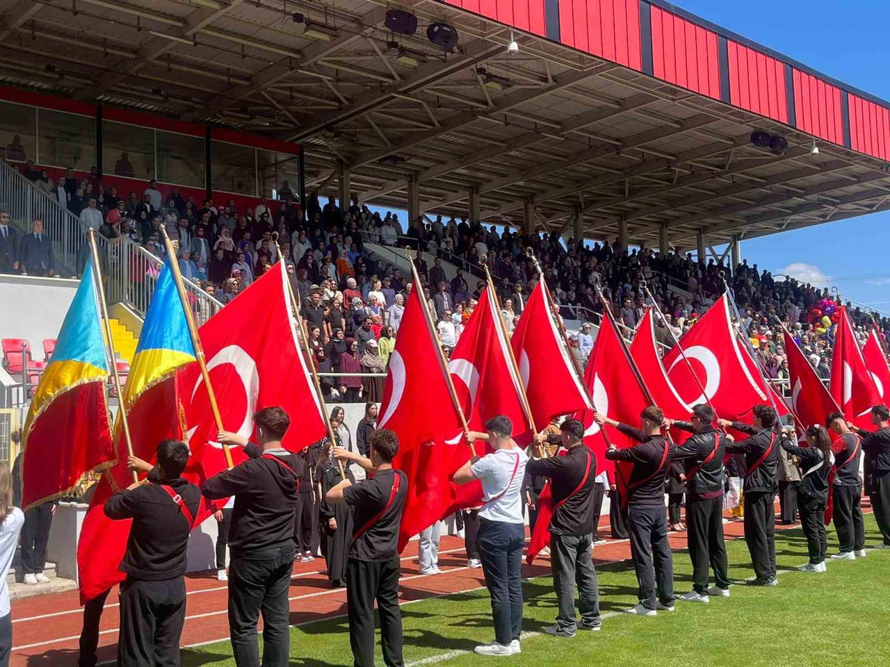 KÜTAHYA'NIN TAVŞANLI İLÇESİNDE, 19 MAYIS ATATÜRK'Ü ANMA, GENÇLİK VE SPOR BAYRAMI DÜZENLENEN...