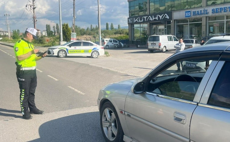 KÜTAHYA'NIN TAVŞANLI İLÇESİNDE, KURBAN BAYRAMI ÖNCESİNDE YOLLARDA OLUŞABİLECEK TRAFİK YOĞUNLUĞUNA...