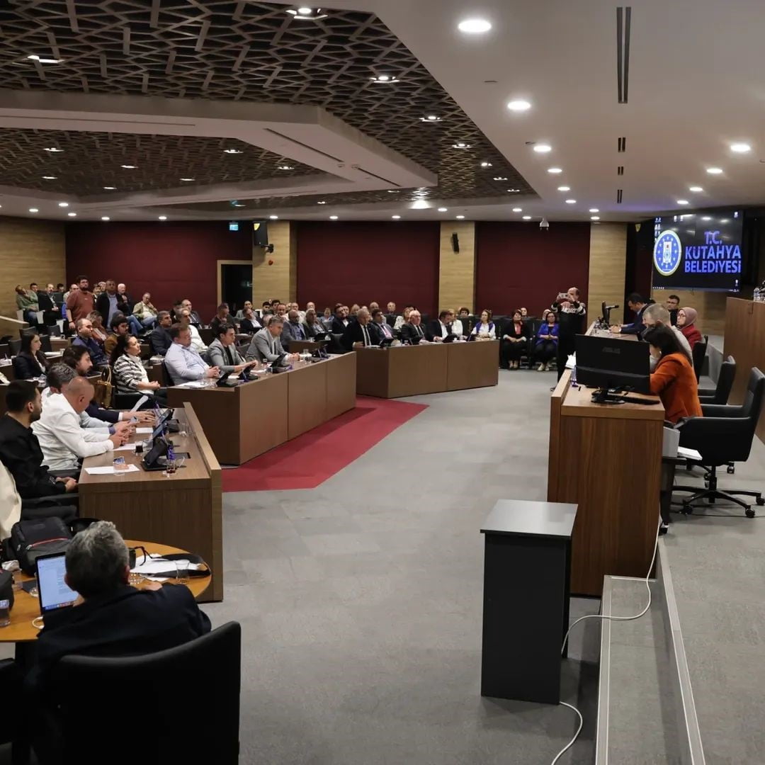 KÜTAHYA BELEDİYE MECLİSİ'NİN OLAĞANÜSTÜ TOPLANTISINDA GÖRÜŞÜLEN "BELEDİYE 2025 MALİ YILI İDARE VE...