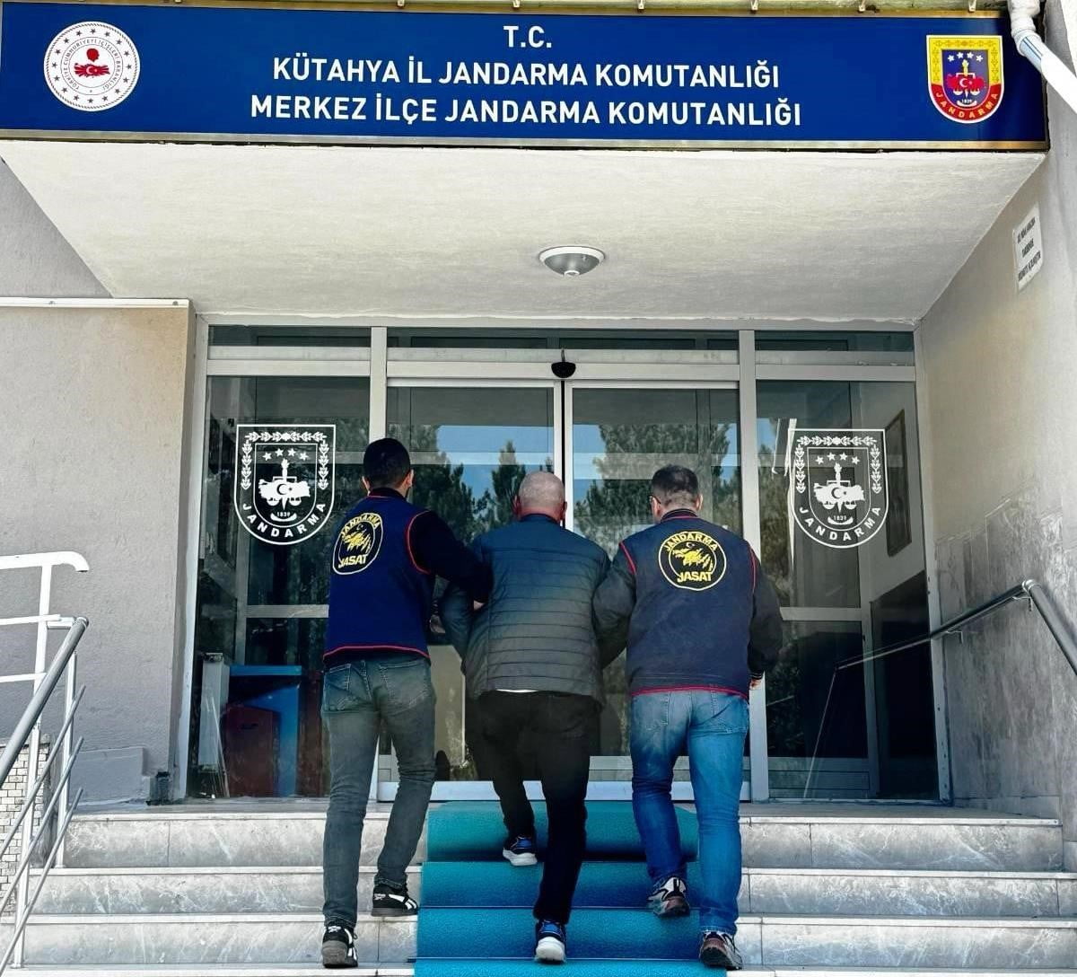 KÜTAHYA’DA 1 AYDA YAKALANAN 106 ŞAHISTAN 54’Ü TUTUKLANDI
