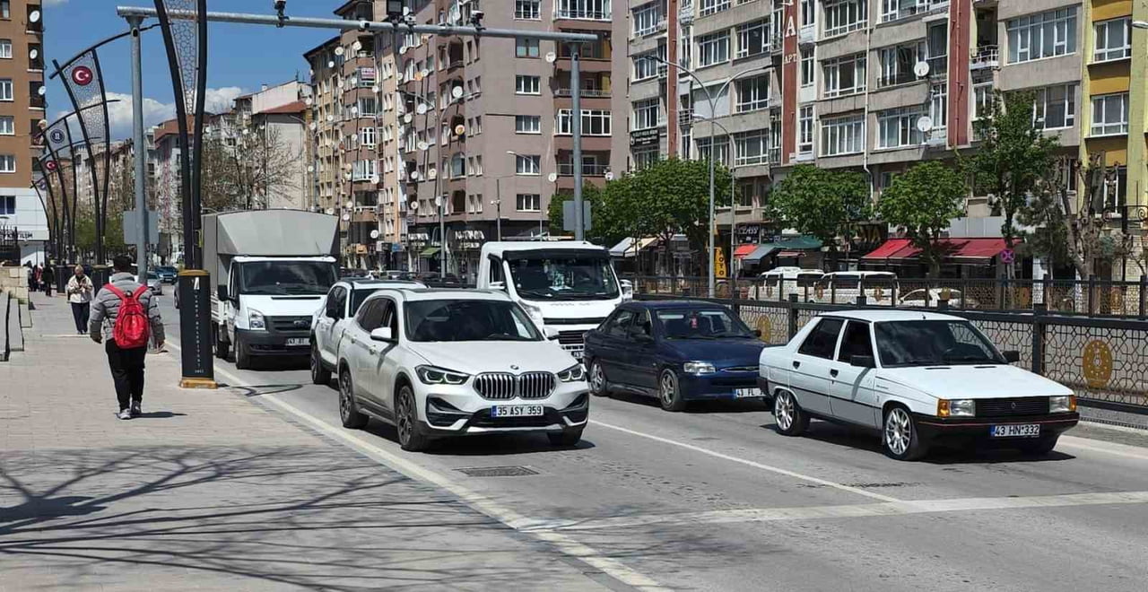 KÜTAHYA’DA ARAÇ SAYISI ARTMAYA DEVAM EDİYOR