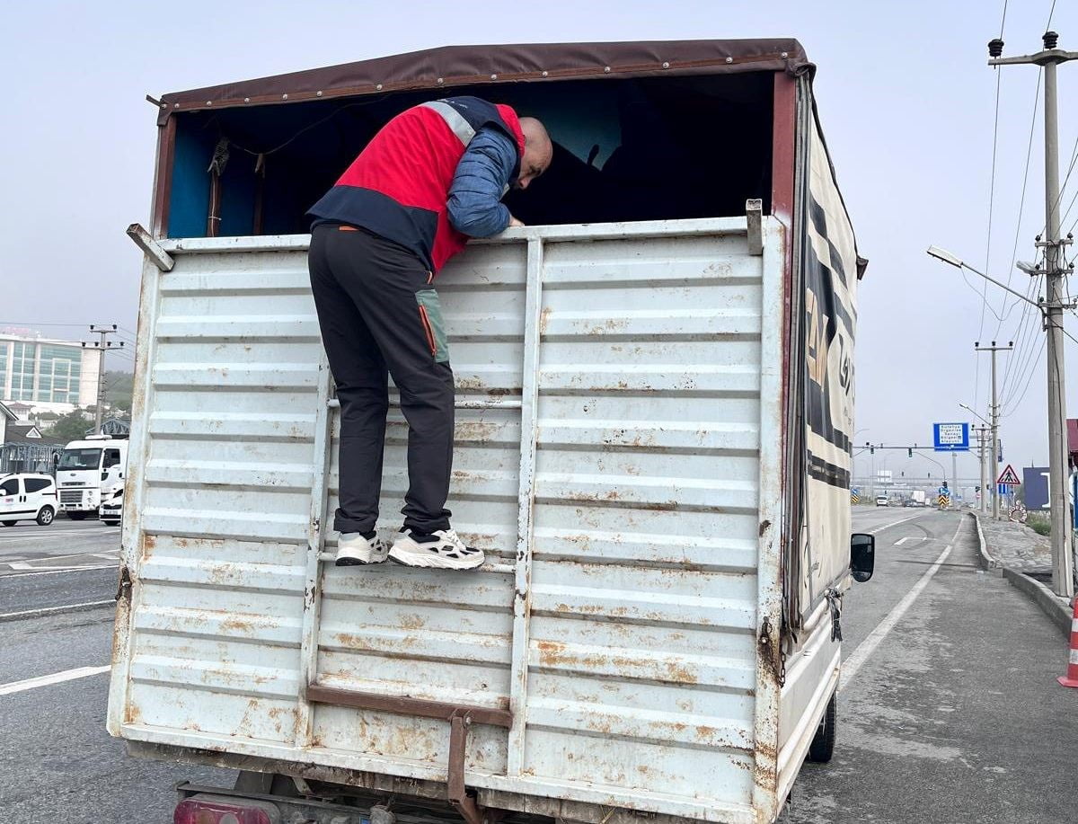 KÜTAHYA’DA KURBAN BAYRAMI ÖNCESİ YOL KONTROLLERİ VE SEVK DENETİMLERİ  SÜRÜYOR
