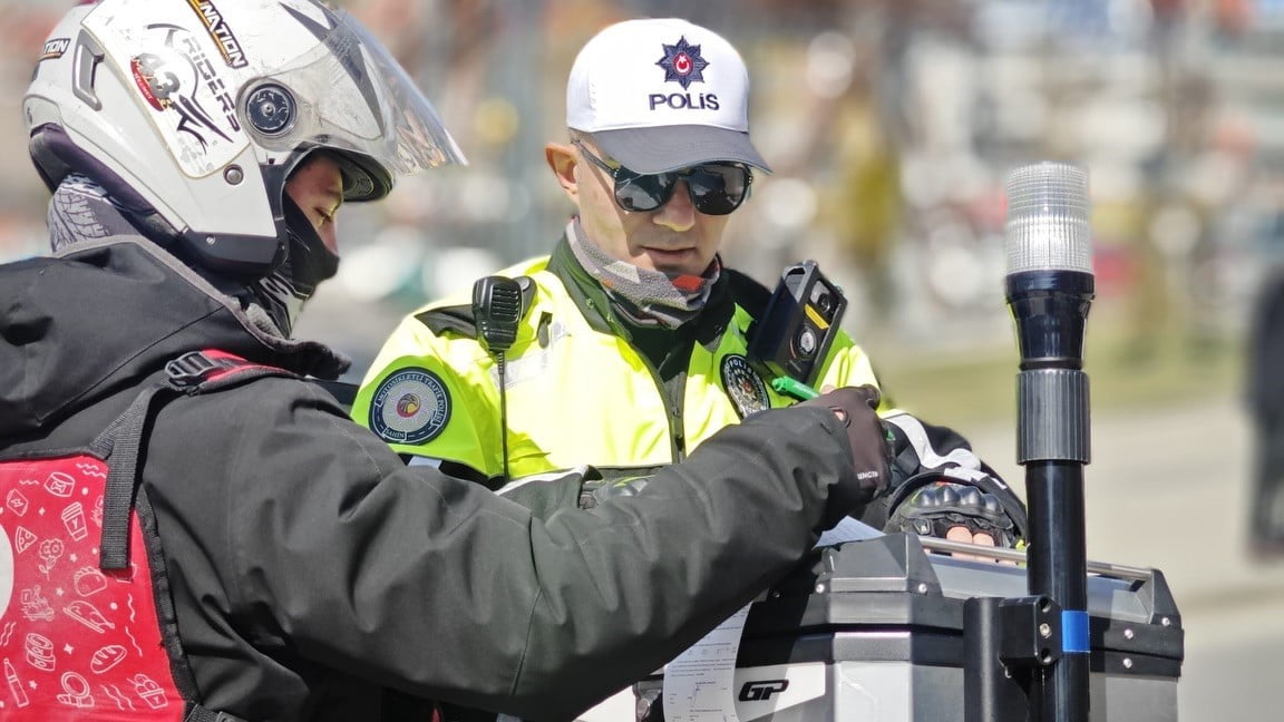 KÜTAHYA’DA MOTOSİKLET SÜRÜCÜLERİNE YÖNELİK TRAFİK DENETİMİ