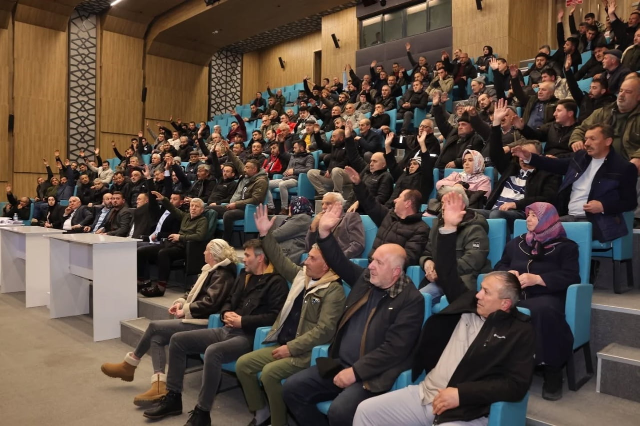 KÜTAHYA’DA PAZARCI ESNAFIYLA İSTİŞARE TOPLANTISI DÜZENLENDİ