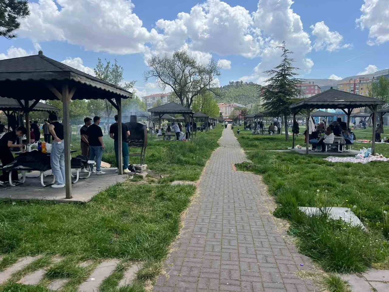 KÜTAHYA’DA YAĞIŞLI VE KAPALI HAVA, YERİNİ GÜNEŞLİ BİR GÖKYÜZÜNE BIRAKTI