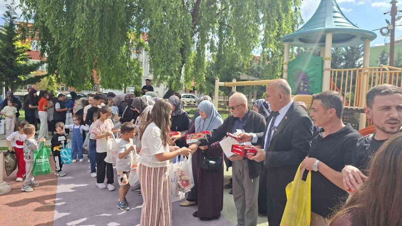 KÜTAHYA’NIN HİSARCIK İLÇESİNDE ÇOCUKLAR, RAMAZAN VE KURBAN BAYRAMI ARİFELERİNDE SÜRDÜRÜLEN ASIRLIK...