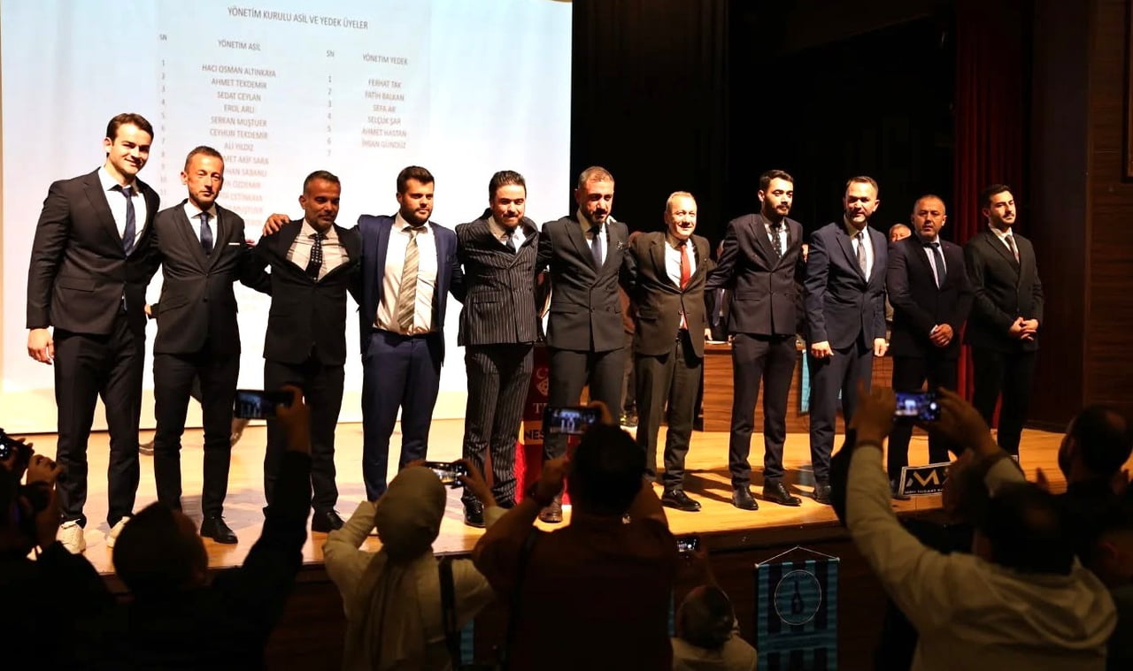 KÜTAHYASPOR KULÜBÜ OLAĞANÜSTÜ GENEL KURULU'NDA MEVCUT BAŞKAN HACI OSMAN ALTINKAYA, TEK LİSTE İLE...