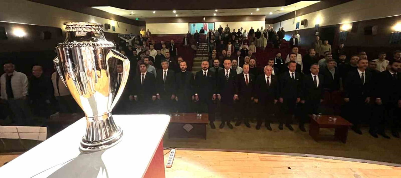 KÜTAHYASPOR KULÜBÜ OLAĞANÜSTÜ GENEL KURULU, HEZAR DİNARİ KÜLTÜR MERKEZİ'NDE...