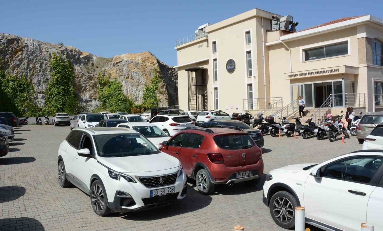 KUTO HİZMET BİNASI KUŞADASI’NIN ORTAK BULUŞMA NOKTASI OLMAYA DEVAM EDİYOR