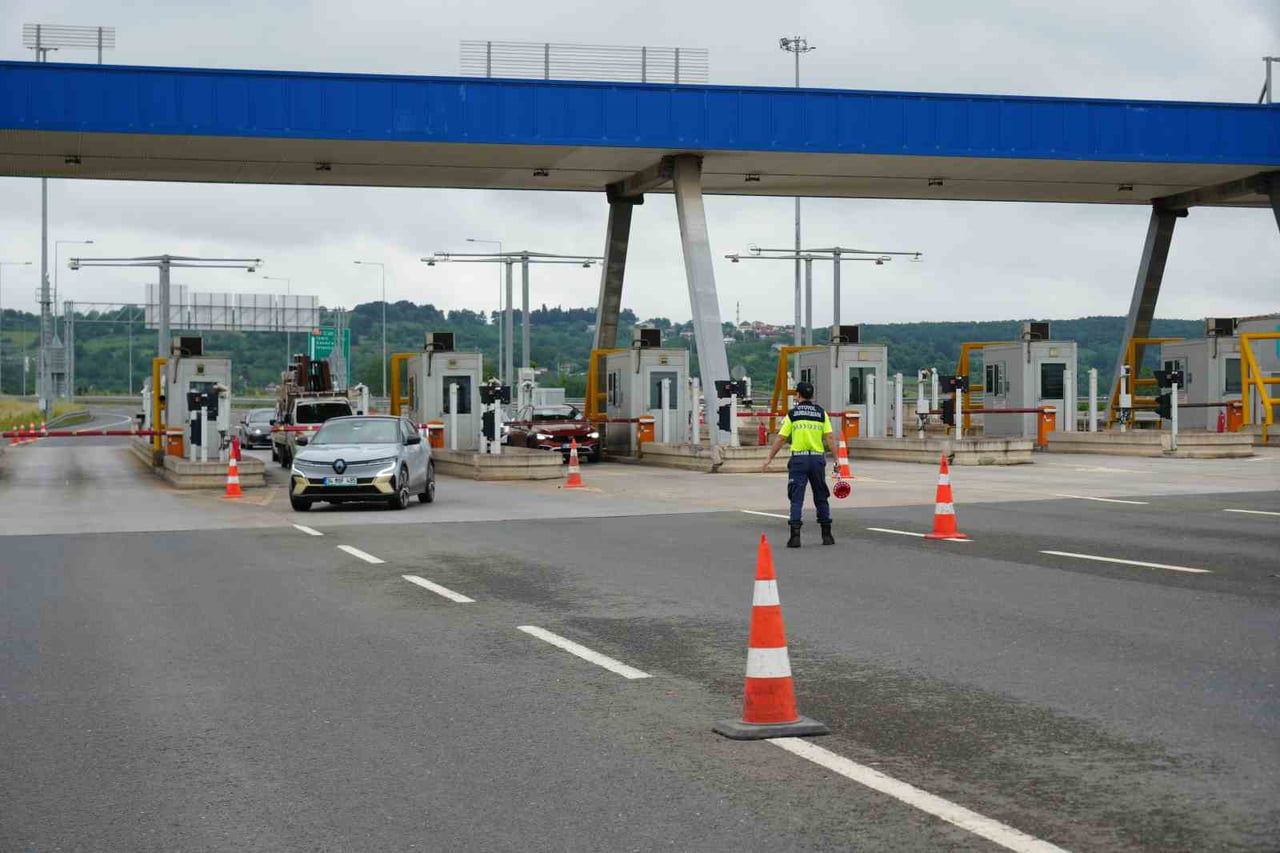 KUZEY MARMARA OTOYOLU'NUN KOCAELİ GEÇİŞİNDE, OTOYOL JANDARMA EKİPLERİ TARAFINDAN TRAFİK DENETİMİ...