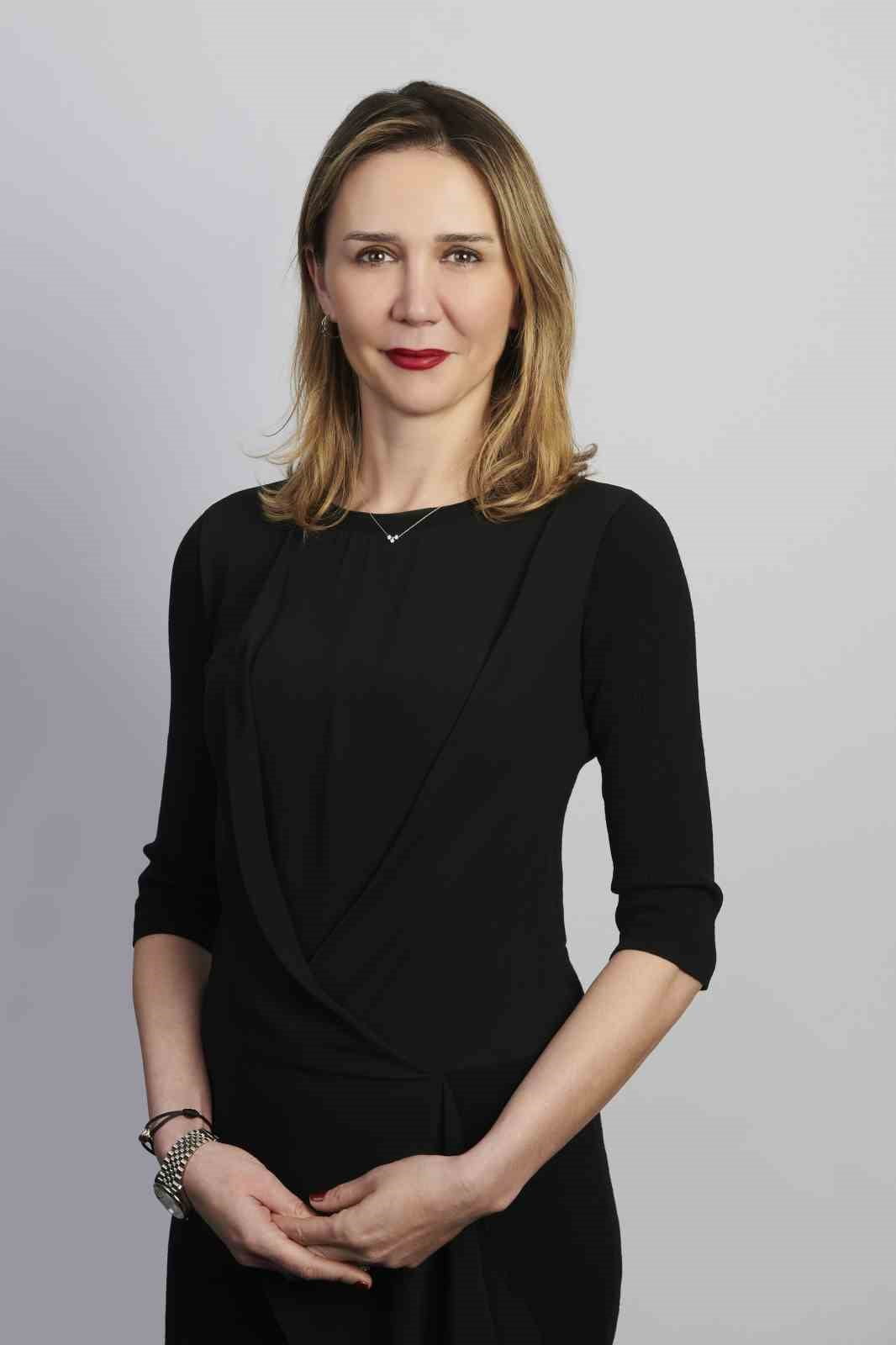 L'ORÉAL KURUMSAL İLETİŞİM VE ETKİLEŞİM DİREKTÖRÜ & ÜLKE SÜRDÜRÜLEBİLİRLİK LİDERİ İREM KARAODA...