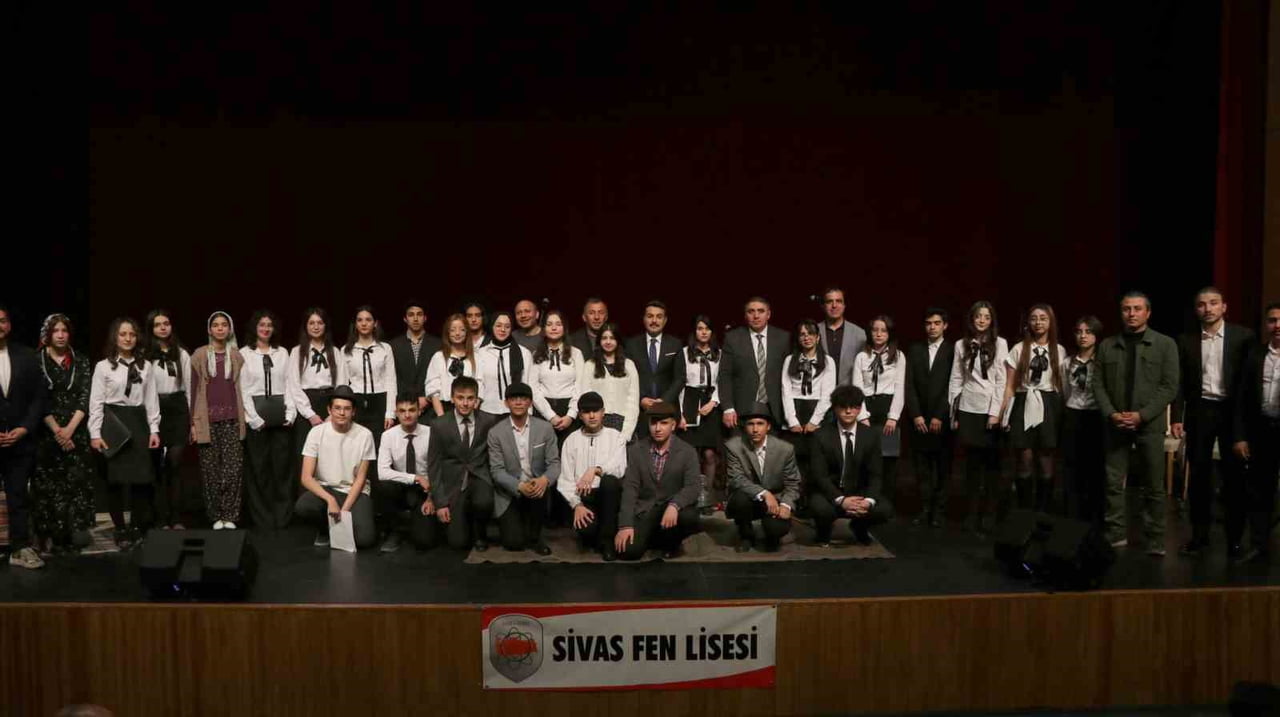 LİSE ÖĞRENCİLERİ VEYSEL’İN HAYATINI SAHNEYE TAŞIDI