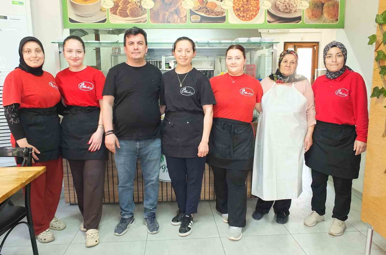 LOKANTA ÇALIŞANLARI