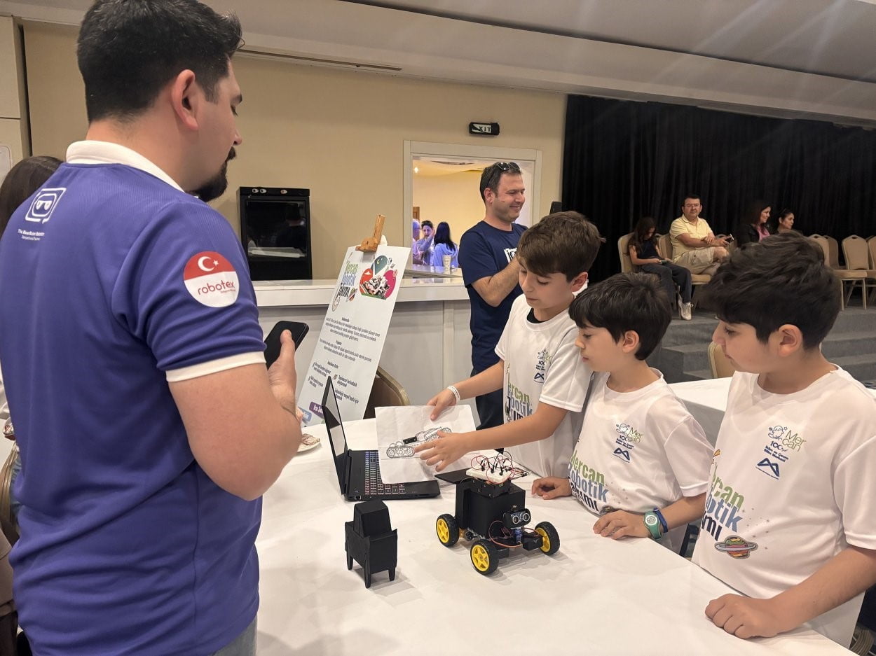 MAESTROBOT ROBOTİCS COMPETİTİON & FESTİVAL KAPSAMINDA DÜZENLENEN YARIŞMADA MERCAN JUNİOR TAKIMI...