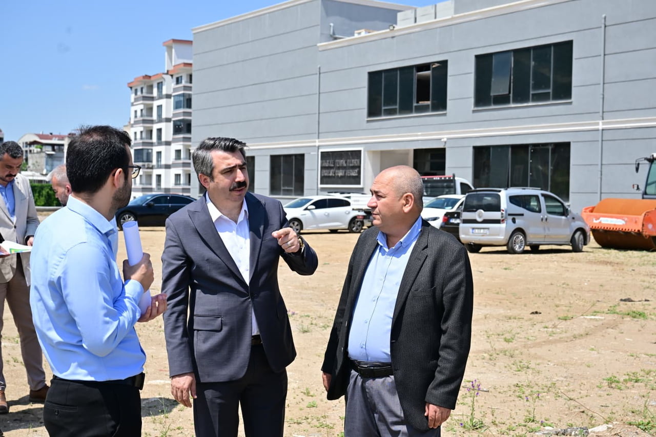 MAKBULE-TEVFİK YILDIRIM ENGELSİZ YAŞAM MERKEZİ’NDE İNCELEMELERDE BULUNAN YILDIRIM BELEDİYE BAŞKANI...