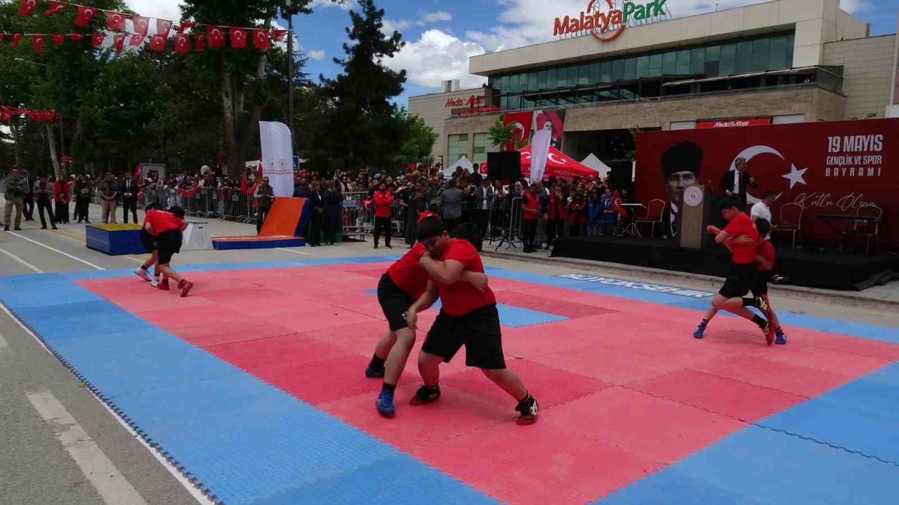 MALATYA'DA 19 MAYIS COŞKUSU