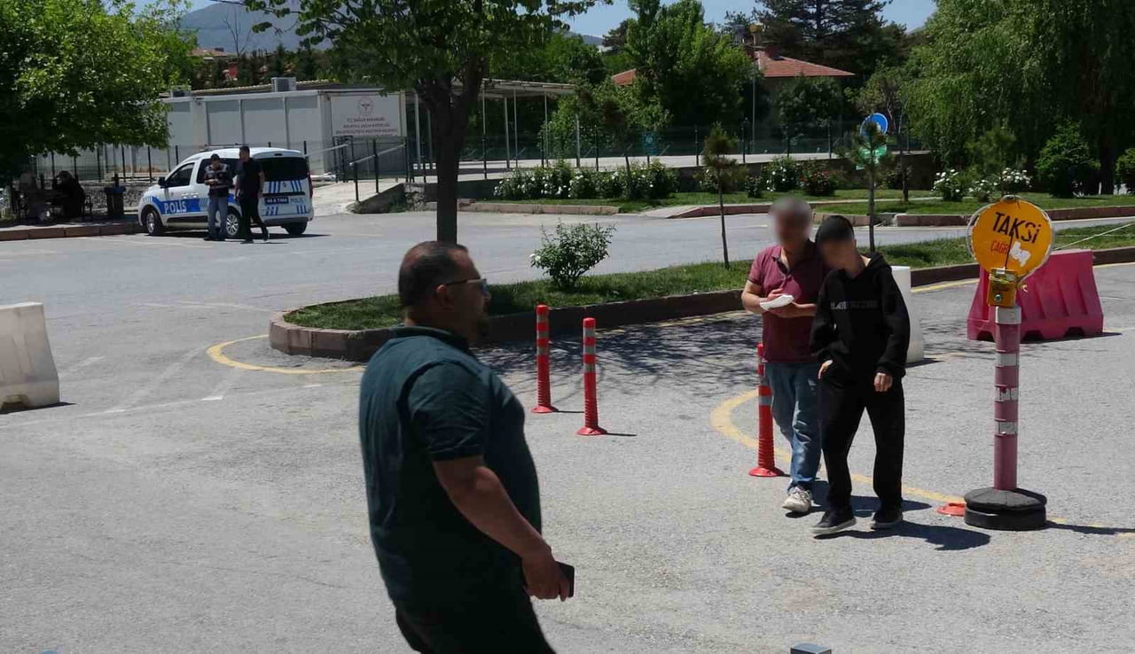 MALATYA'DA KURBAN KESİMİ SIRASINDA YARALANAN ÇOK SAYIDA VATANDAŞ HASTANELERE BAŞVURDU.