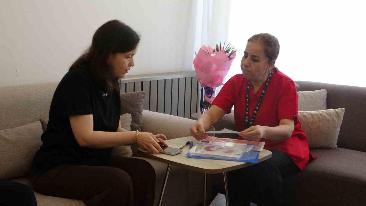 MALATYA'DA SAĞLIK ÇALIŞANLARI GEBELİK SÜRECİNDEKİ ANNE ADAYLARINI EVLERİNDE ZİYARET EDEREK...