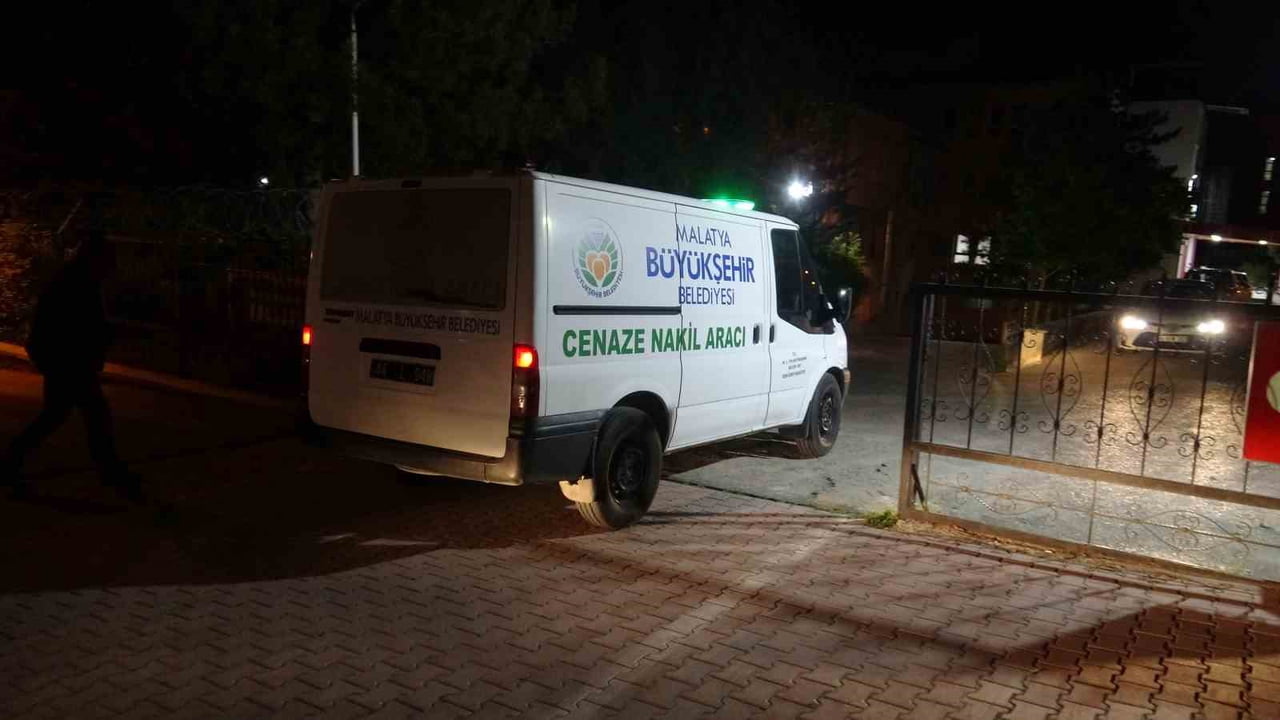 MALATYA'DA TIRLA ÇARPIŞAN MOTOSİKLETİN SÜRÜCÜSÜ HAYATINI KAYBETTİ.