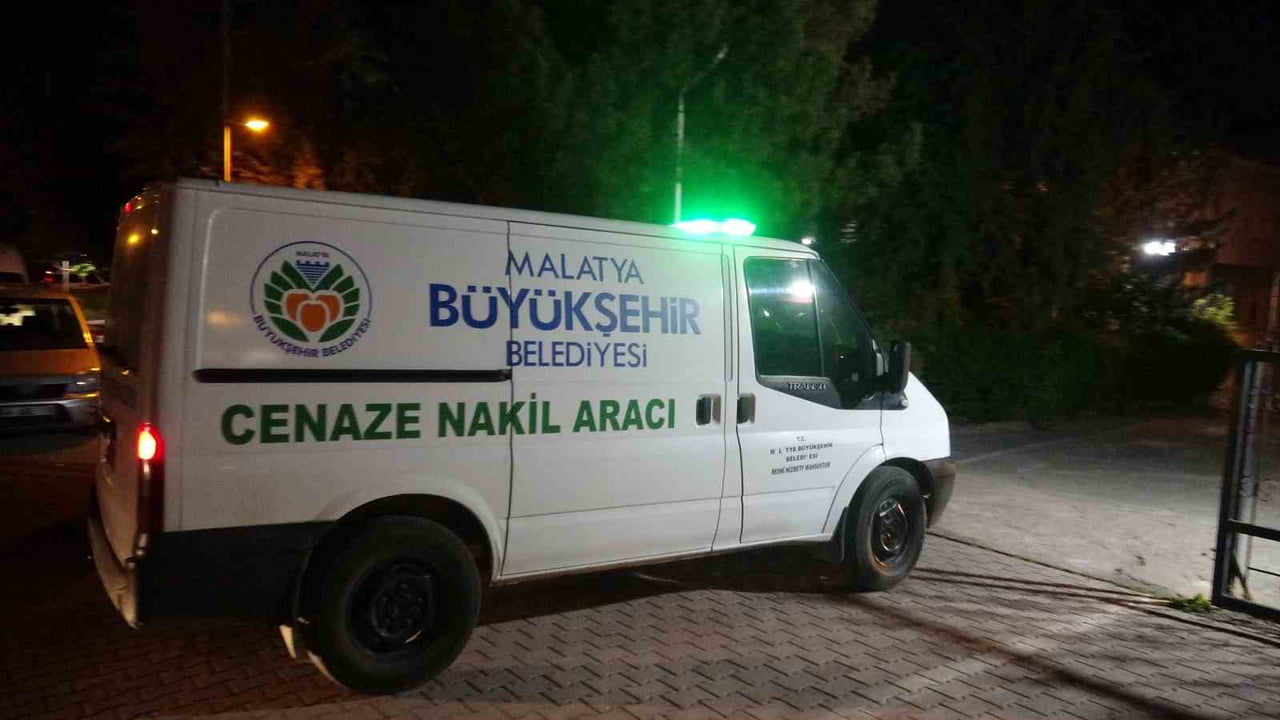 MALATYA'DA TIRLA ÇARPIŞAN MOTOSİKLETİN SÜRÜCÜSÜ HAYATINI KAYBETTİ.