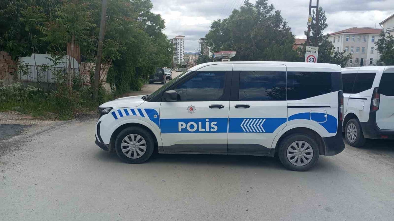 MALATYA'DA YÜRÜTÜLEN ALTYAPI ÇALIŞMASI SIRASINDA İŞ MAKİNESİNİN DOĞALGAZ BORUSUNA ZARAR VERMESİ...