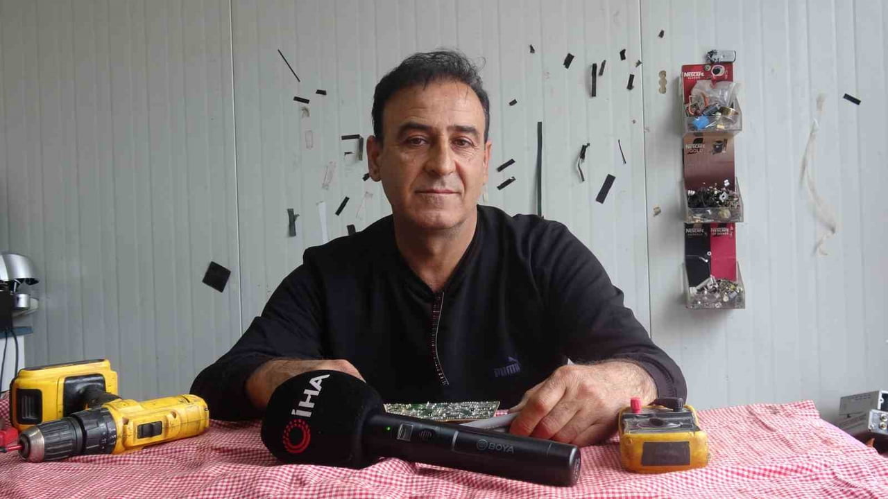 MALATYA'NIN AKÇADAĞ İLÇESİNDE YAKLAŞIK 40 YILDIR TELEVİZYON TAMİRCİLİĞİ YAPAN AHMET ABUŞOĞLU...