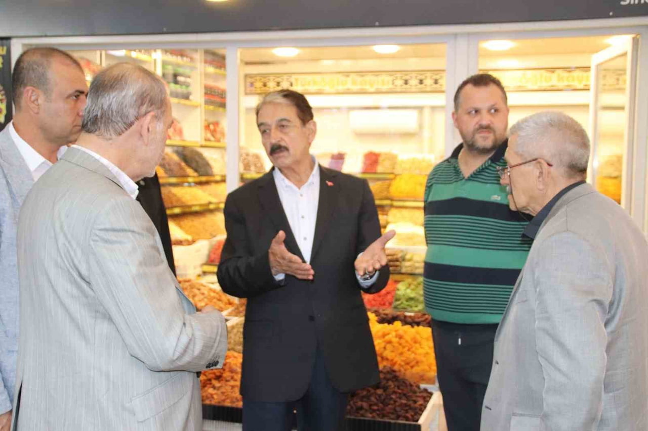MALATYA ESNAF VE SANATKARLAR ODALARI BİRLİĞİ (MESOB) BAŞKANI ŞEVKET KESKİN, BERABERİNDEKİ ESNAF...