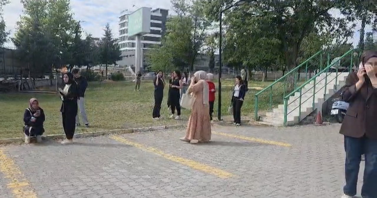 MALATYA’NIN BATTALGAZİ İLÇESİNDE MEYDANA GELEN 5.6 BÜYÜKLÜĞÜNDEKİ DEPREM ADIYAMAN’DA DA...