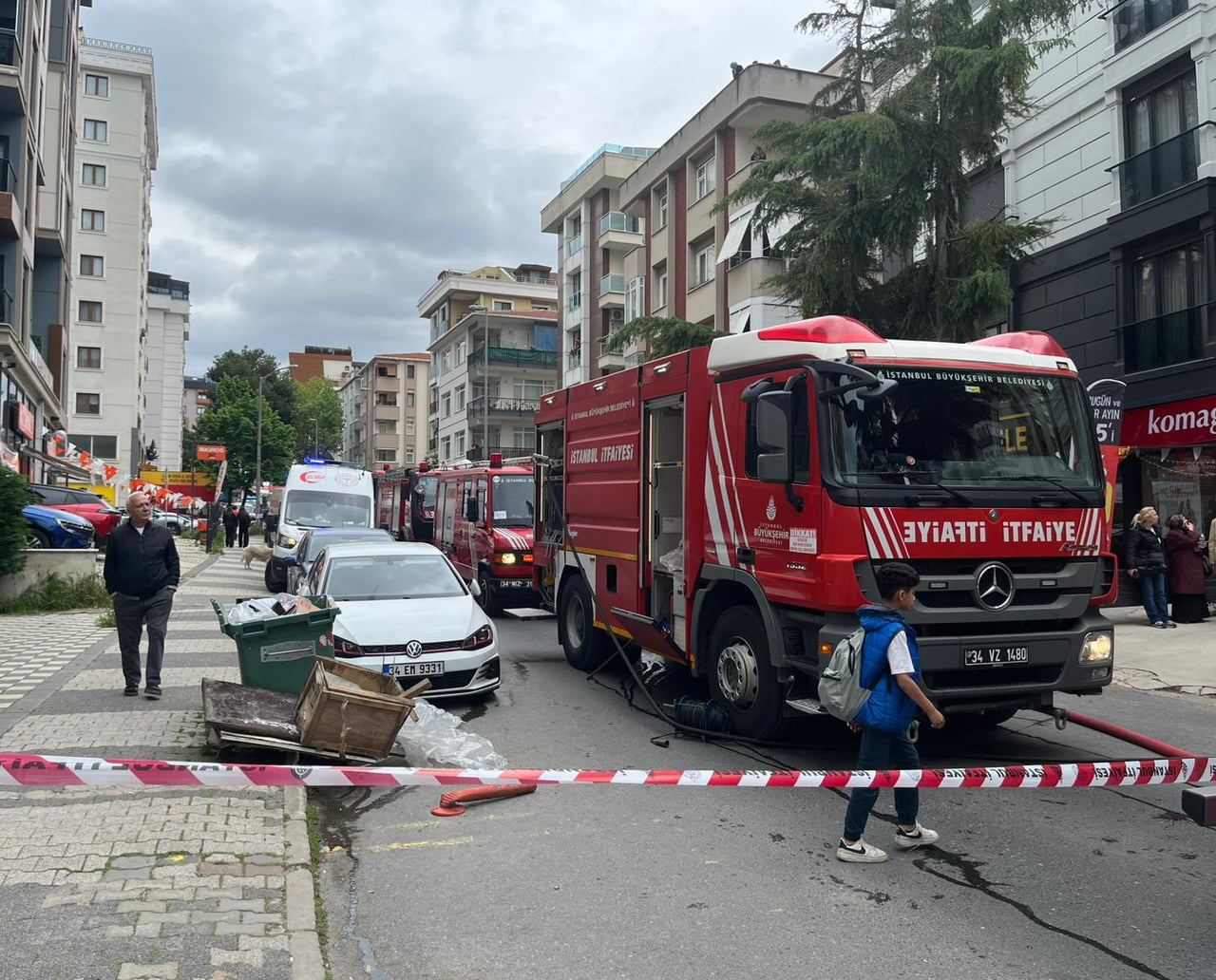 MALTEPE'DE TEKSTİL MALZEMELERİ DEPOSUNDA ÇIKAN YANGIN PANİĞE NEDEN OLDU.