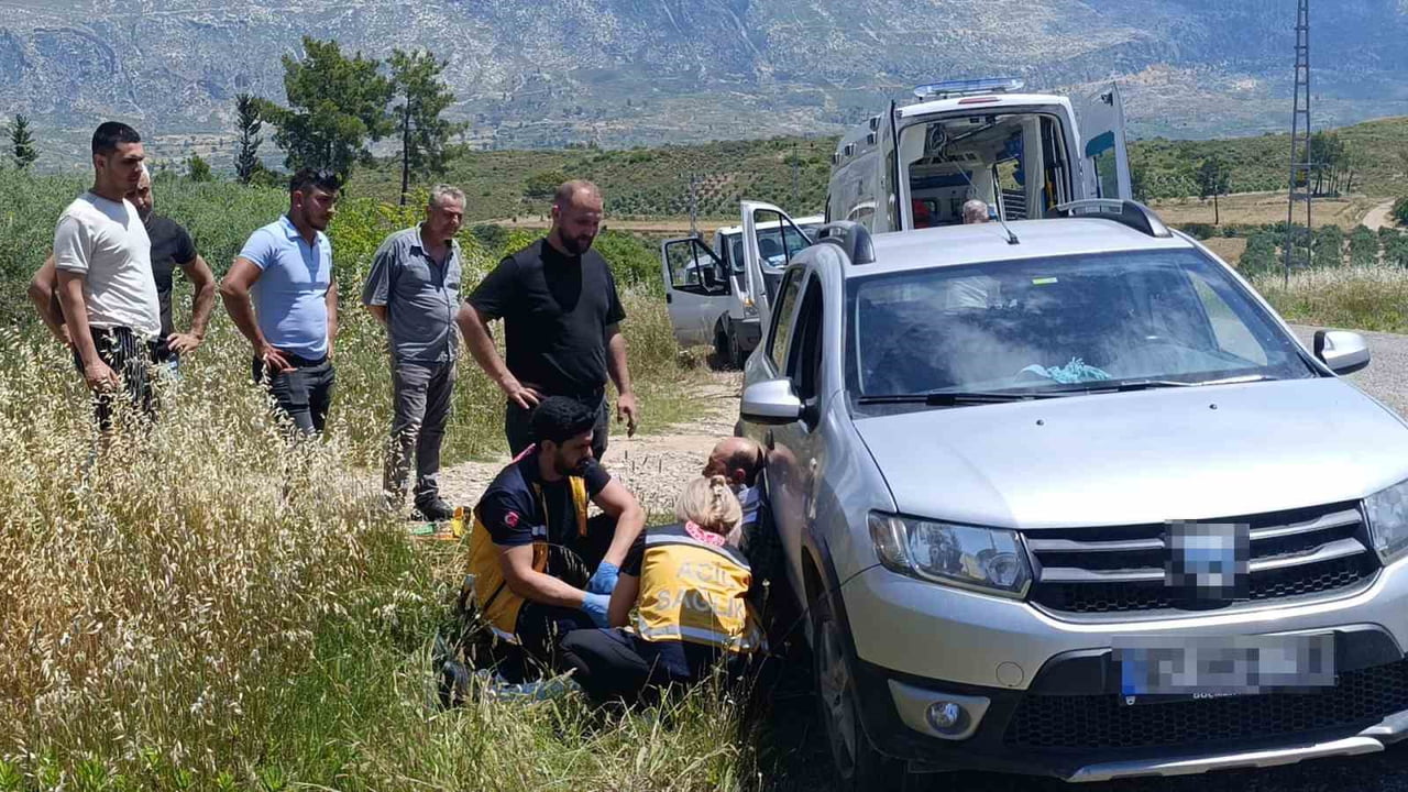 MANAVGAT İLÇESİNDE DEVRİLEN TRAKTÖRÜN SÜRÜCÜSÜ YARALANDI