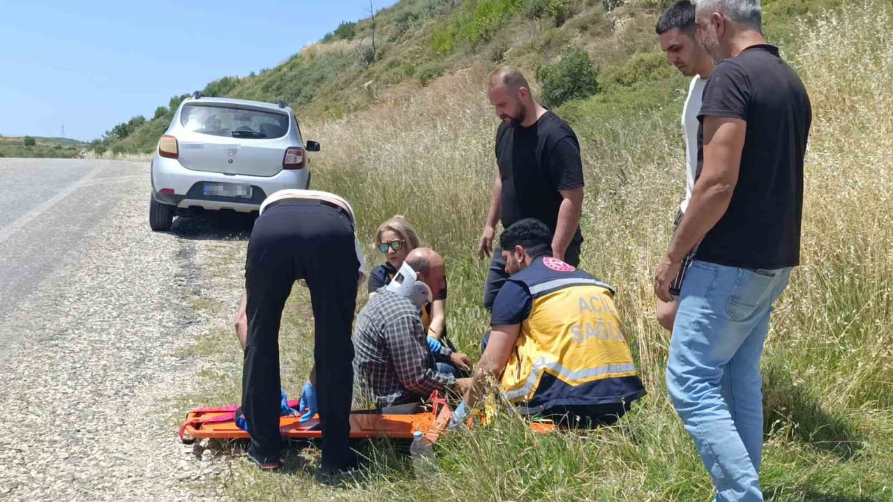 MANAVGAT İLÇESİNDE DEVRİLEN TRAKTÖRÜN SÜRÜCÜSÜ YARALANDI