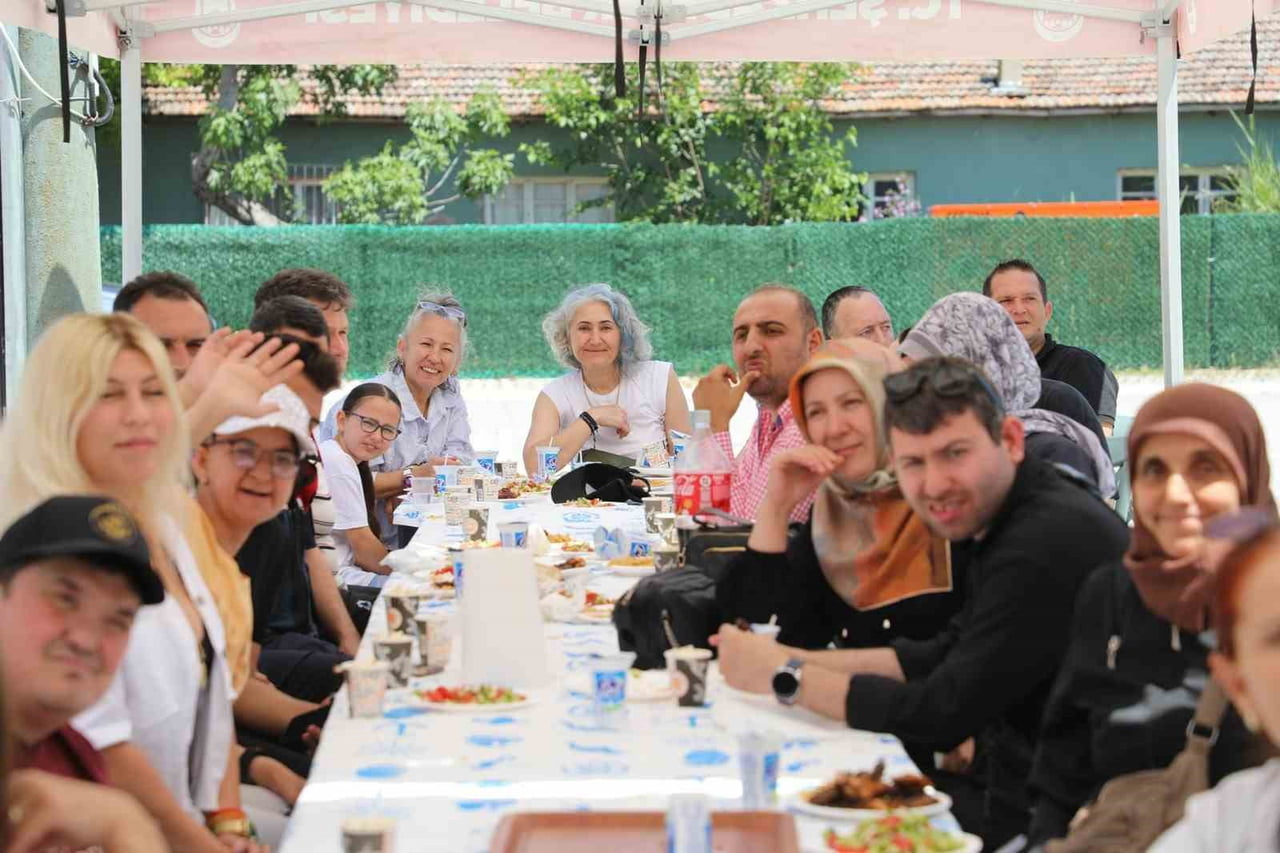 MANİSA'DA 10-16 MAYIS ENGELLİLER HAFTASI KAPSAMINDA ŞEHZADELER ENGELSİZ YAŞAM MERKEZİ’NDE ÖZEL...