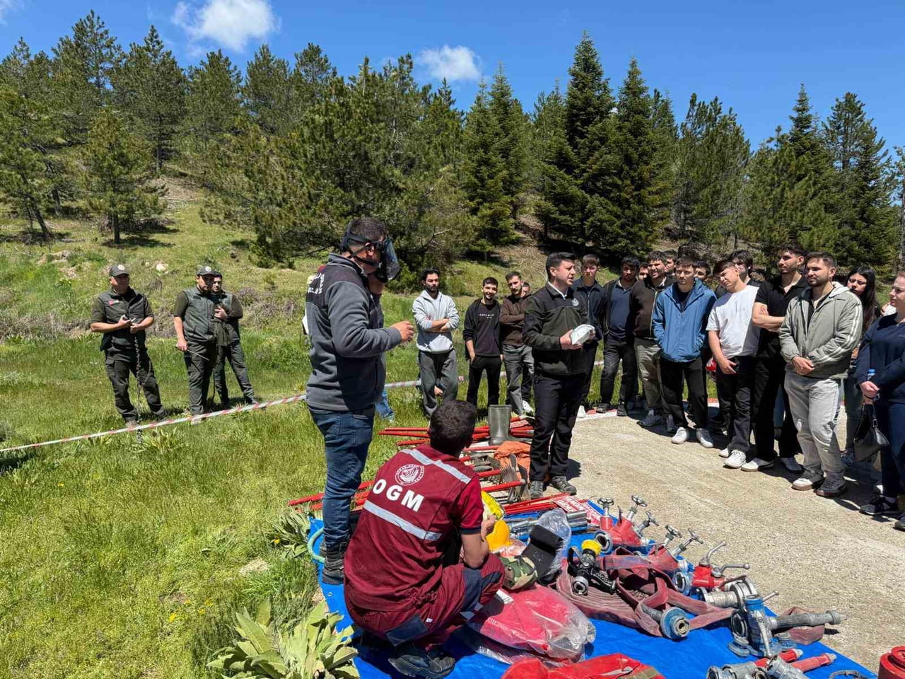 MANİSA'NIN DEMİRCİ İLÇESİNDE, YEŞİL VATANIN KORUNMASI VE GELECEĞE TAŞINMASI AMACIYLA ÇOCUKLARA VE...