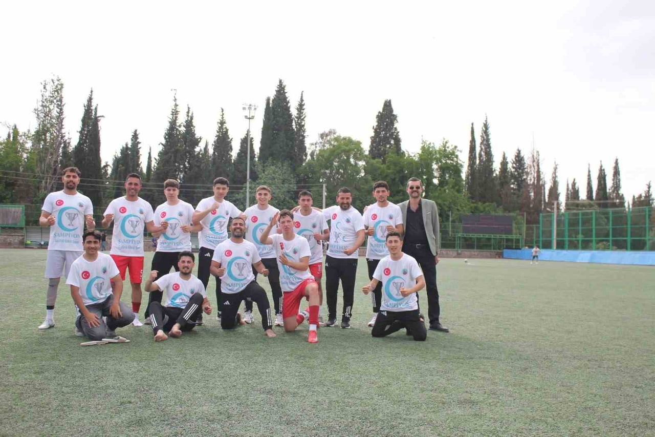 MANİSA 2. AMATÖR SALİHLİ A GRUBU’NDA MÜCADELE EDEN SALİHLİ ÜLKÜSPOR, LİGİN BİTİMİNE 2 HAFTA KALA...