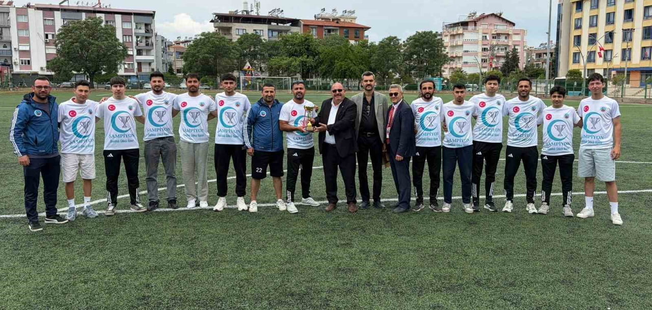 MANİSA 2. AMATÖR SALİHLİ A GRUBU’NDA SEZONU NAMAĞLUP ŞAMPİYON OLARAK TAMAMLAYAN SALİHLİ ÜLKÜSPOR...