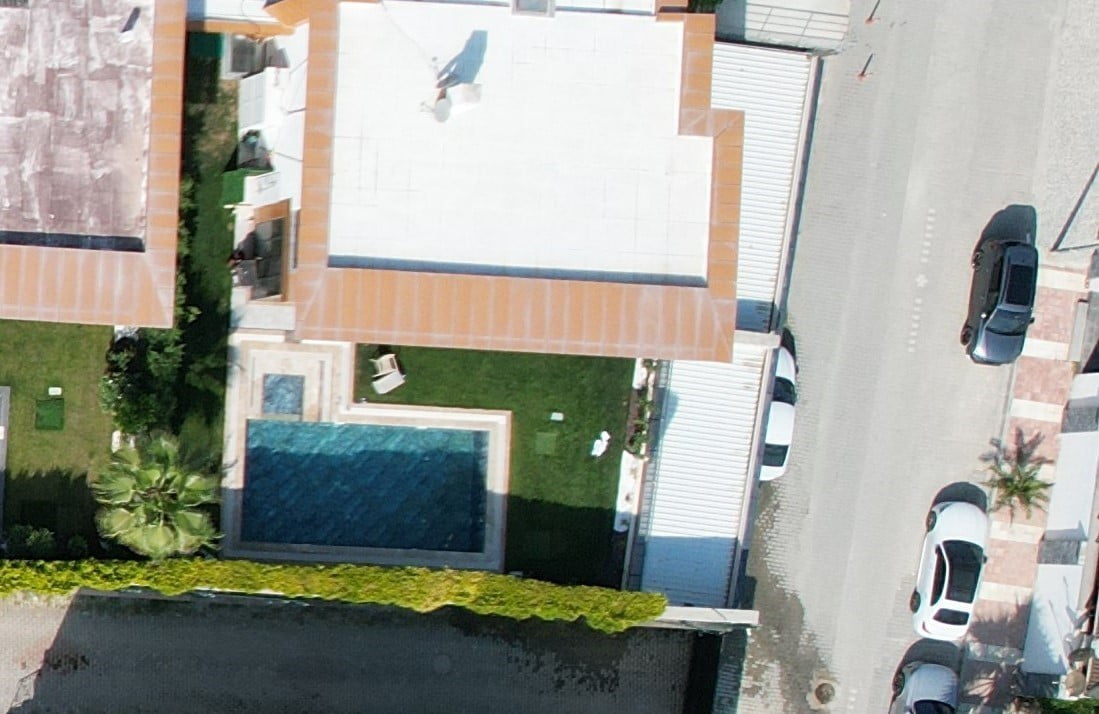 MANİSA BÜYÜKŞEHİR BELEDİYE BAŞKANI FERDİ ZEYREK’İN EVİNDEKİ HAVUZDA ELEKTRİK AKIMINA KAPILARAK...