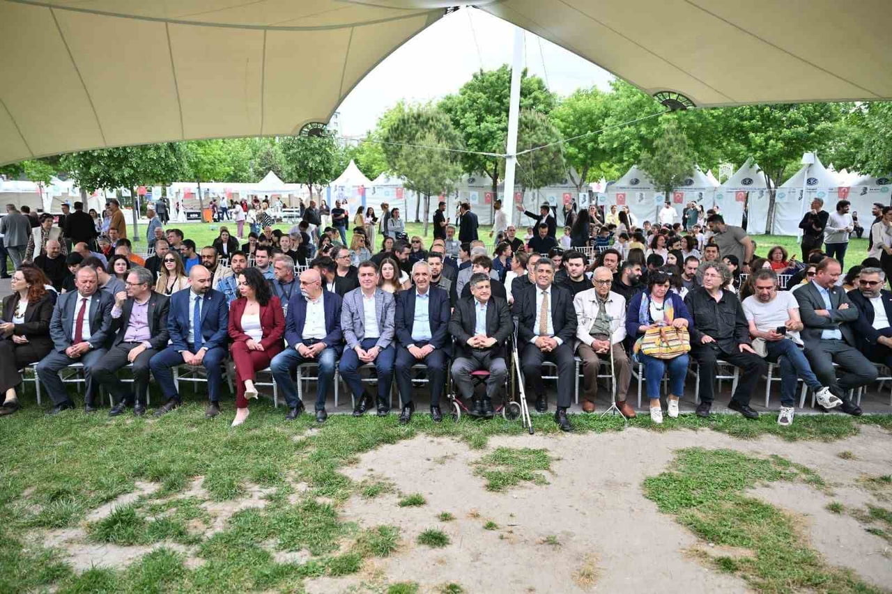 MANİSA BÜYÜKŞEHİR BELEDİYESİ’NİN TACT FUARCILIK İŞ BİRLİĞİYLE DÜZENLEDİĞİ 9. MANİSA KİTAP FUARI...
