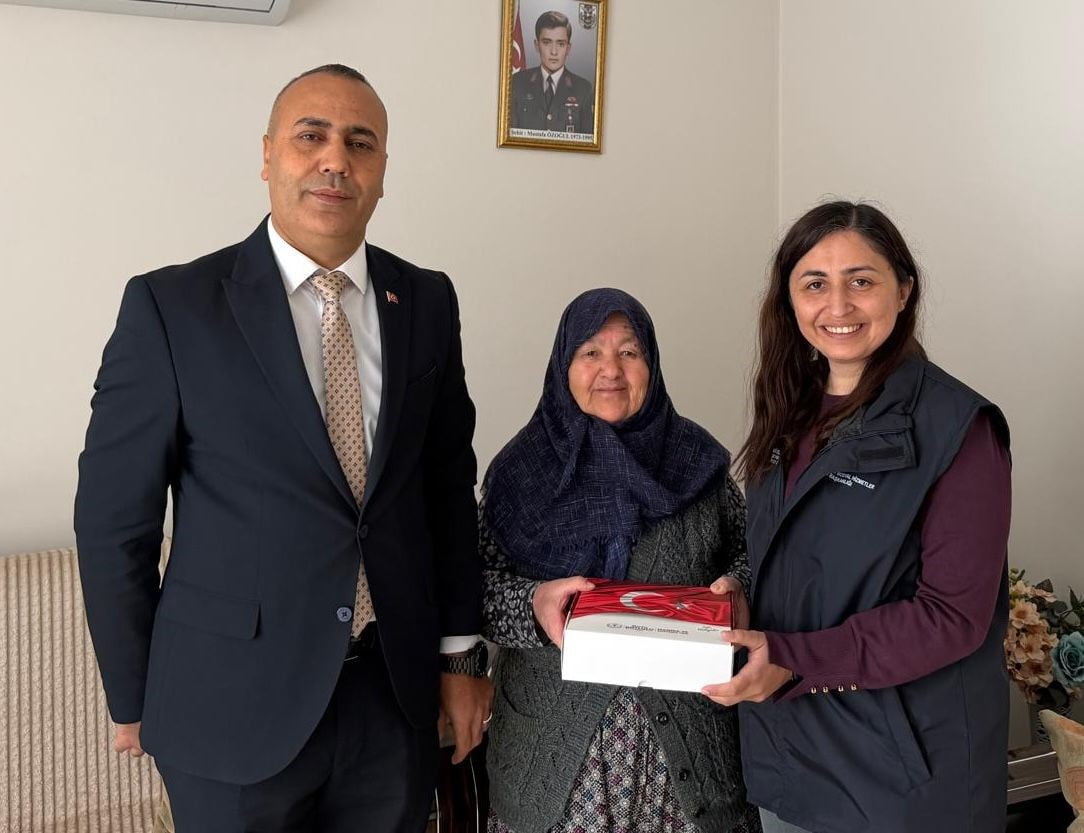 MANİSA BÜYÜKŞEHİR BELEDİYESİ, SEVGİ VE FEDAKARLIĞIN SEMBOLÜ OLAN ANNELER GÜNÜ’NDE ŞEHİT ANNELERİNİ...