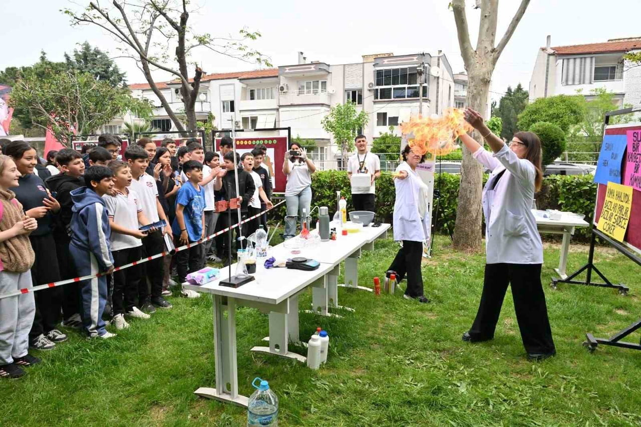 MANİSA BÜYÜKŞEHİR BELEDİYESİ TARAFINDAN "GELECEK ÇİÇEK AÇIYOR" SLOGANIYLA DÜZENLENEN BAHAR...