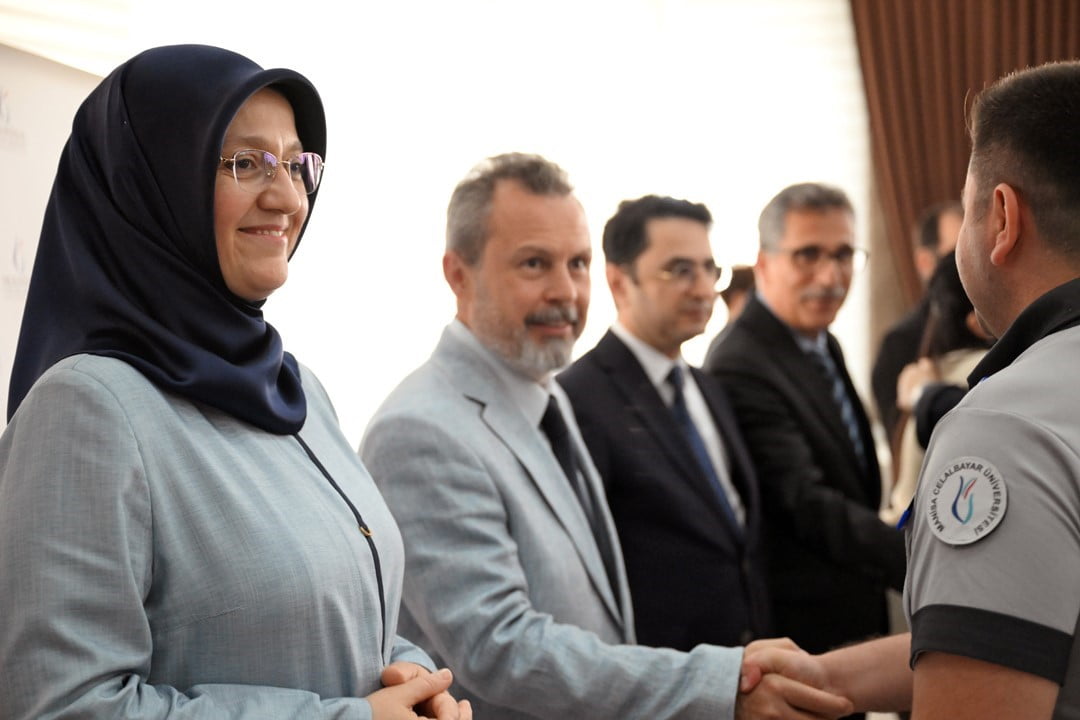 MANİSA CELAL BAYAR ÜNİVERSİTESİ, KURBAN BAYRAMI ÖNCESİ PERSONELLER ARASINDA BAYRAMLAŞMA TÖRENİ...