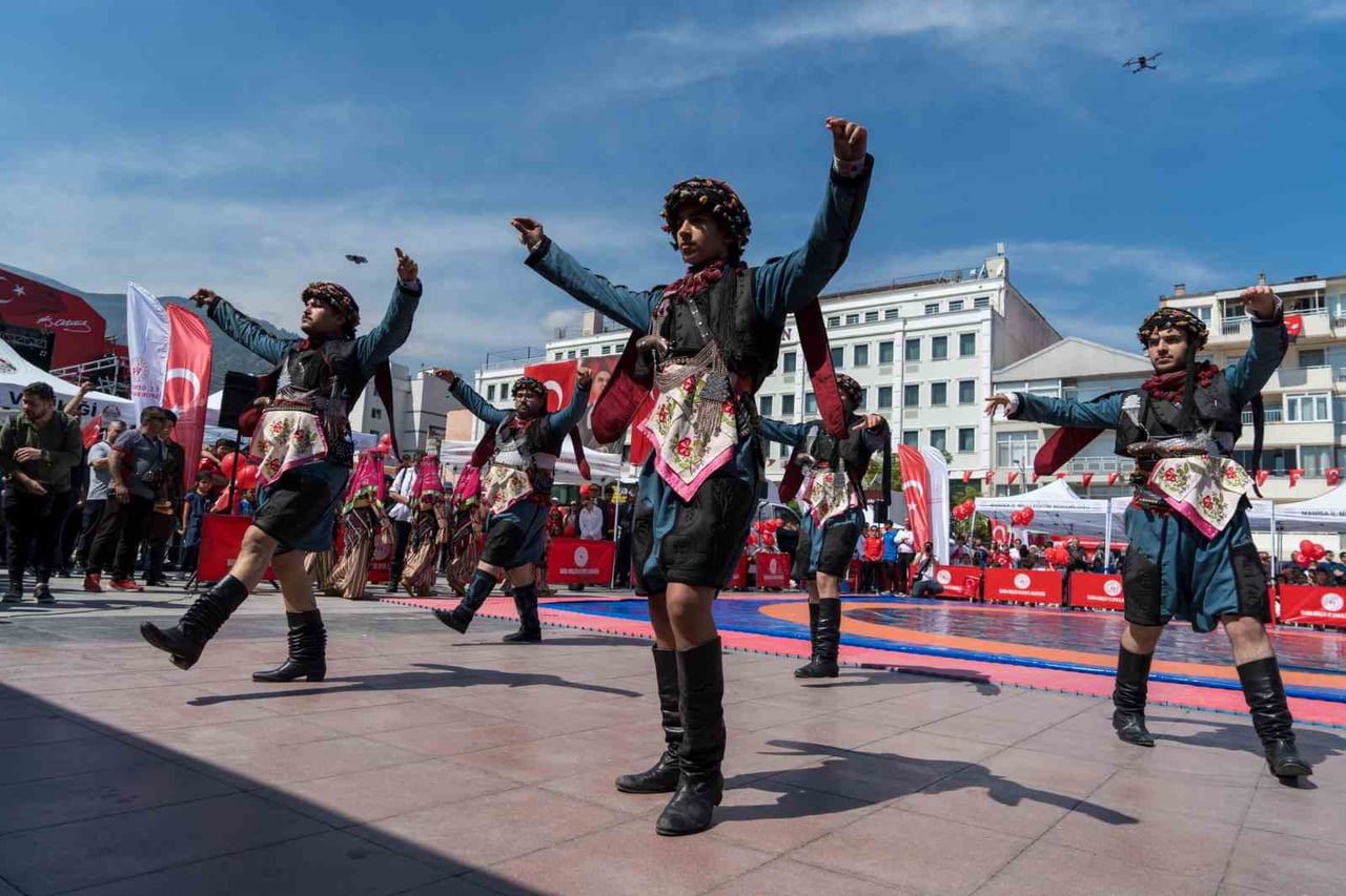 MANİSA’DA 19 MAYIS ATATÜRK’Ü ANMA GENÇLİK VE SPOR BAYRAMI DOLAYISIYLA DÜZENLENEN KUTLAMALARDA...