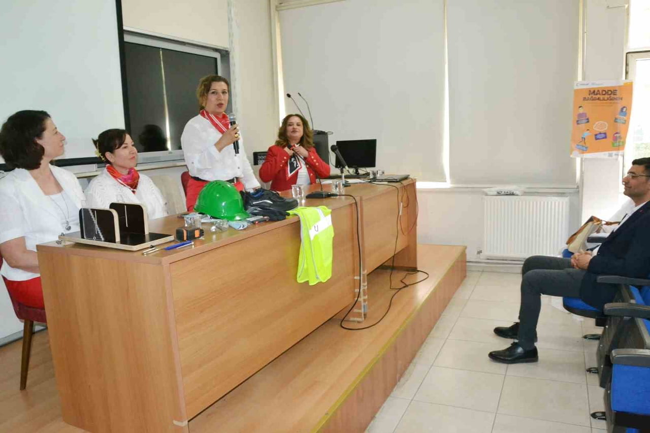 MANİSA’DA 19 MAYIS KAPSAMINDA DÜZENLENEN "ATATÜRK’ÜN İZİNDE ÜRETEN GENÇLİK" SÖYLEŞİSİNDE BAŞARILI...