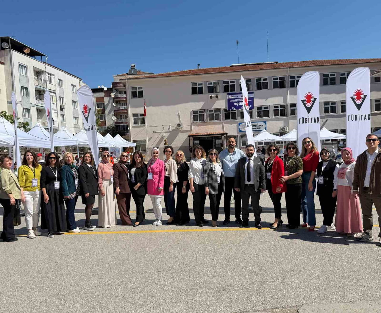 MANİSA’DA AKŞEMSEDDİN ORTAOKULU TARAFINDAN DÜZENLENEN TÜBİTAK 4006 BİLİM FUARI, ÖĞRENCİLERİN...