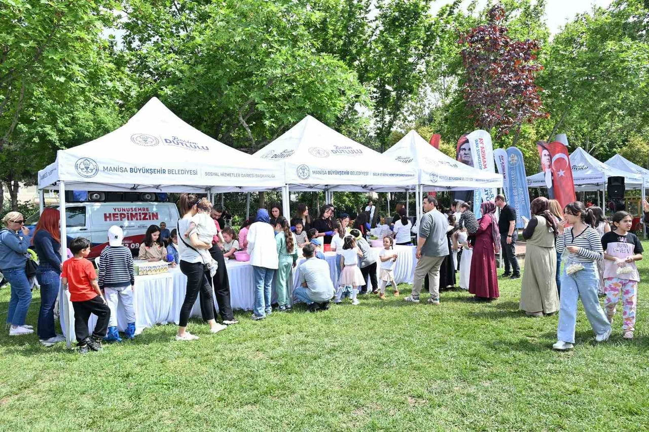 MANİSA’DA DÜNYA ÇÖLYAK GÜNÜ’NE ÖZEL DÜZENLENEN ŞENLİKTE ÇOCUKLAR DOYASIYA EĞLENİRKEN, GLÜTENSİZ...