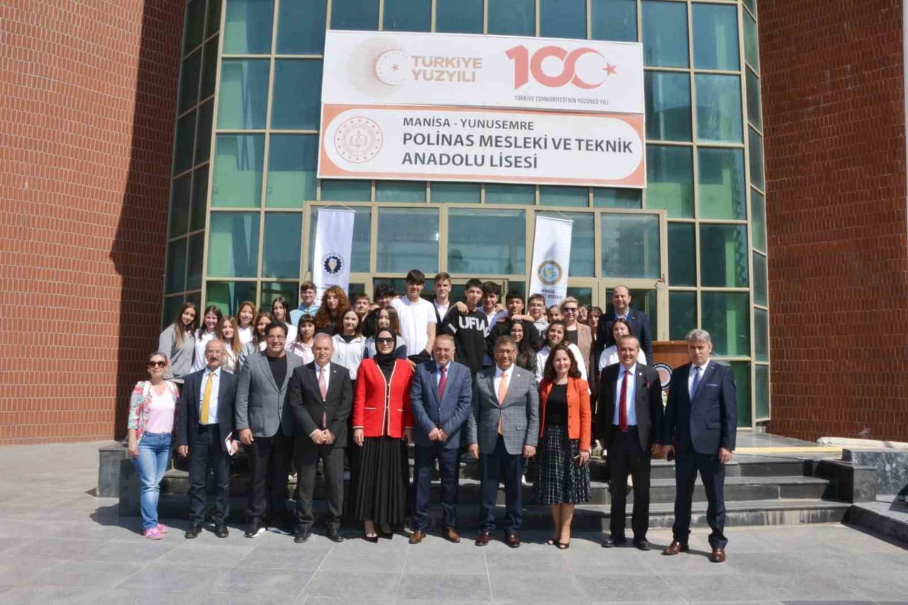 MANİSA’DA POLİNAS MESLEKİ VE TEKNİK ANADOLU LİSESİ TARAFINDAN DÜZENLENEN "SEKTÖR BULUŞMASI"...